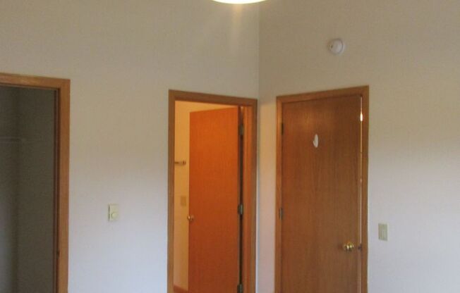 3 beds, 2 baths, $3,600, Unit CV 118-J