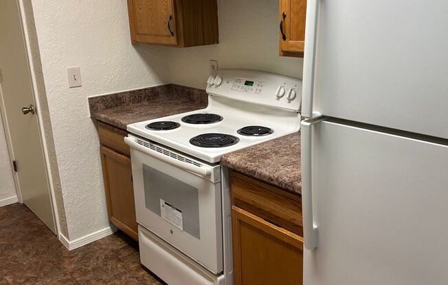 1 bed, 1 bath, 758 sqft, $855, Unit 27