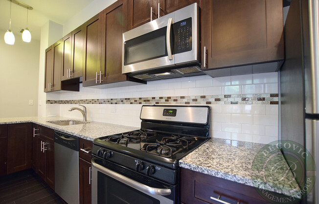 2 beds, 1 bath, 700 sqft, $2,200, Unit 103