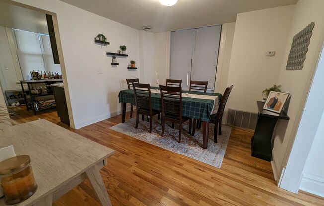 Great Wicker Park Location! Renovated 2 BR!