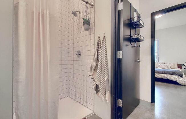 2 beds, 1 bath, 820 sqft, $2,350, Unit 402