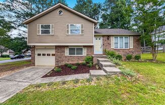 Charming 3BD/2BA Home in Prime Roswell Location – Walk to Downtown!