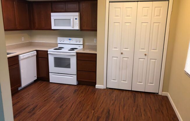 2 beds, 1 bath, 800 sqft, $825, Unit D46