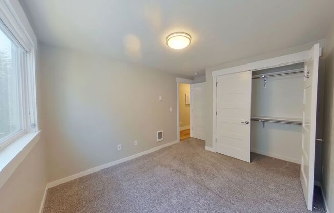 2 beds, 1 bath, $1,700, Unit 11