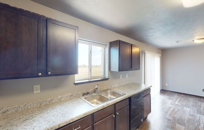 2 beds, 2 baths, 1,275 sqft, $1,635, Unit 591-04