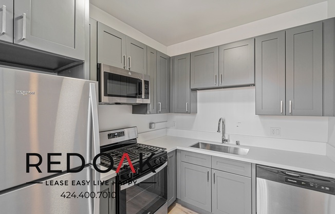 245 3/4 N KENMORE AVE
