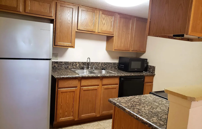 2 beds, 2 baths, $1,350, Unit # 1171