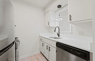 1 bed, 1 bath, 700 sqft, $950, Unit 100