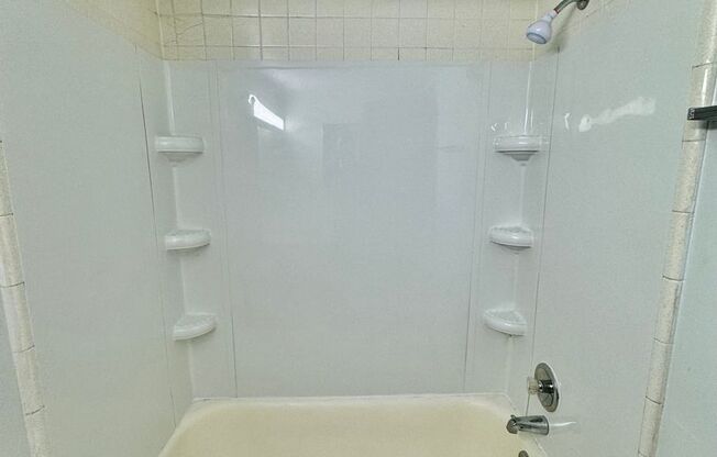 1 bed, 1 bath, 700 sqft, $1,095, Unit 111