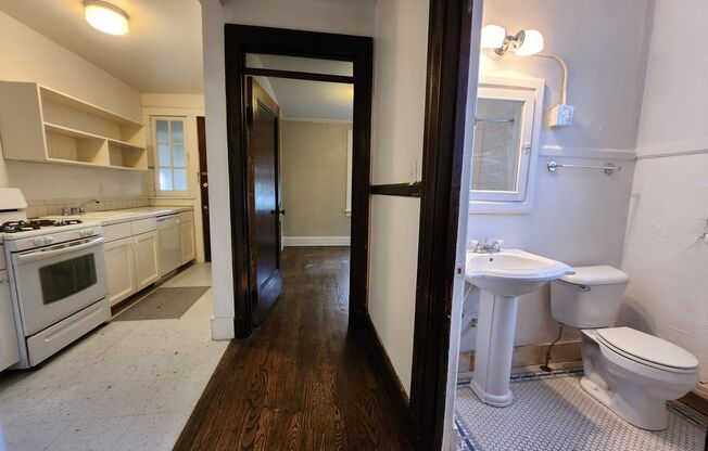 2 beds, 1 bath, $1,050, Unit 1534-6