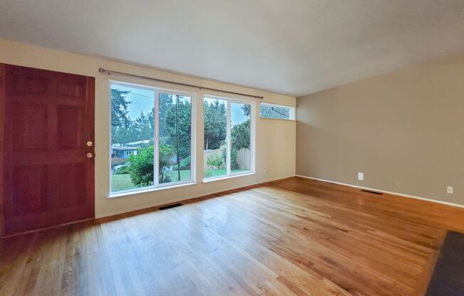Cozy rambler with large outdoor space!!!