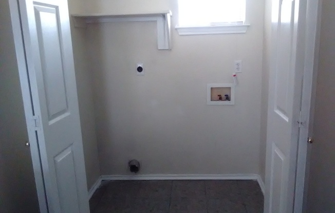 2 beds, 2 baths, $1,200