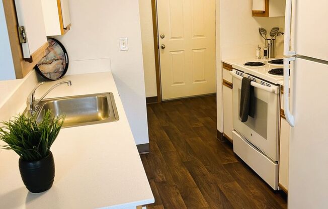Newly Renovated Building in Lake Oswego-Large 1 Bedroom Coming Soon!!