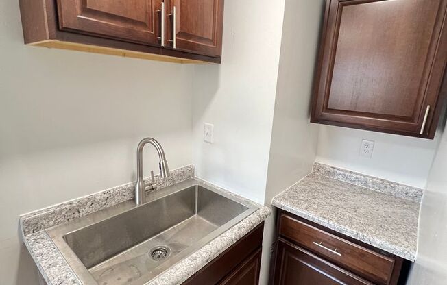 2 beds, 1 bath, $995, Unit 1124 N 21st St - 1A