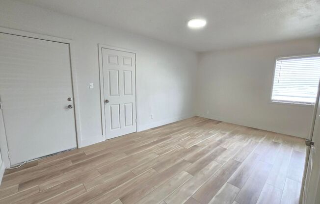 UP TO 1 MONTH FREE! Remodeled 3 bedroom!!