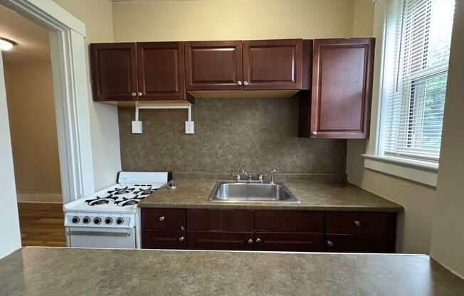 Studio, 1 bath, 350 sqft, $875, Unit 1625-206 East Ave