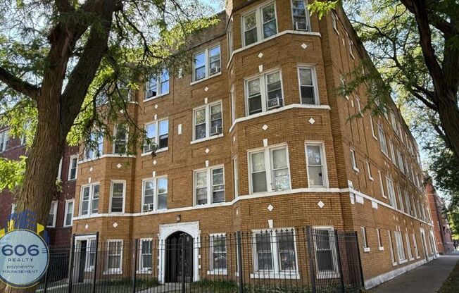 Albany Park Apartments!