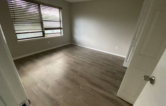 2 beds, 1 bath, $1,595