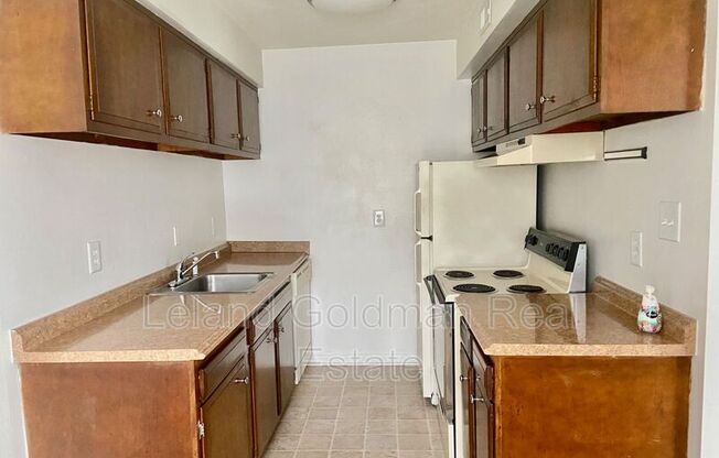 1307 CYPRESS AVE