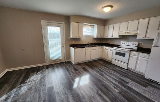 2 beds, 1.5 baths, 1,250 sqft, $950, Unit 201 S Park #C03