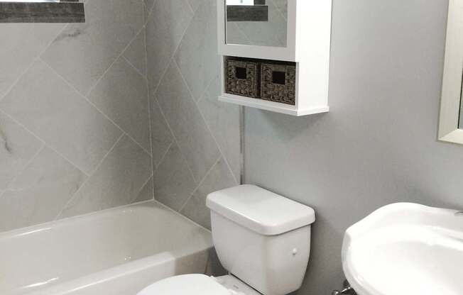 Eastlake Terrace 1 Bedroom Bathroom