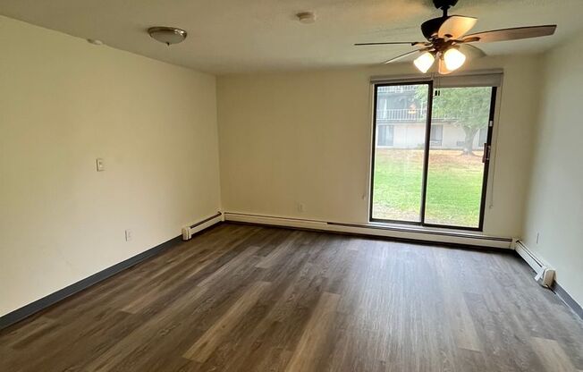 1 bed, 1.5 baths, 850 sqft, $1,295, Unit 141W