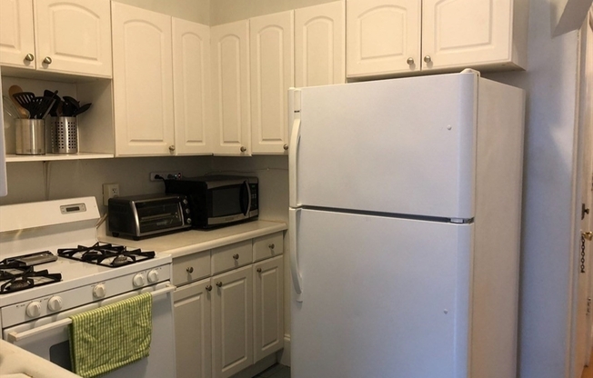 2 beds, 1 bath, 850 sqft, $3,000, Unit 3