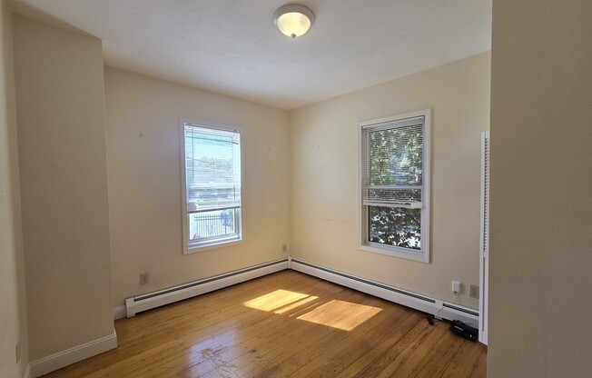 2 beds, 1 bath, 1,300 sqft, $2,700, Unit 1