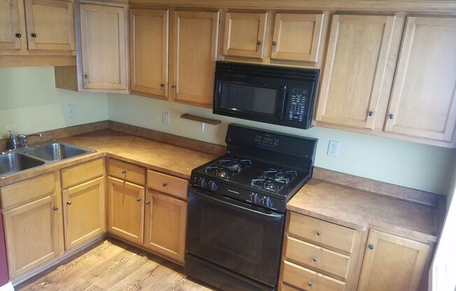 1000 E. Locust St. / 2906 N. Weil St.