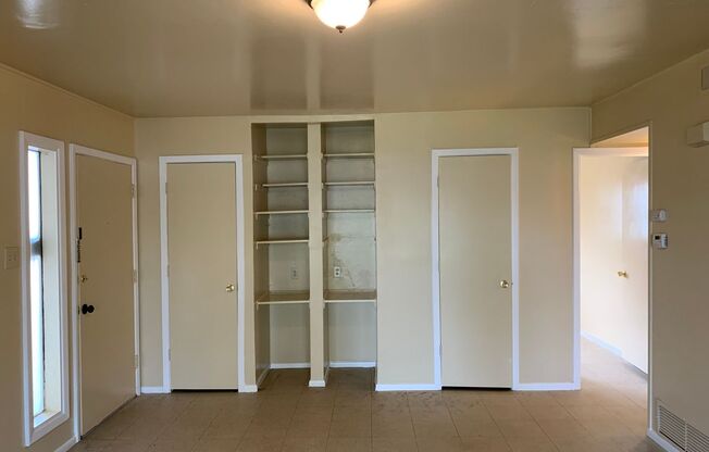 COZY DUPLEX, NEAR SHOPPING & 281!