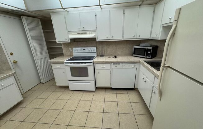 2 beds, 2 baths, $2,600