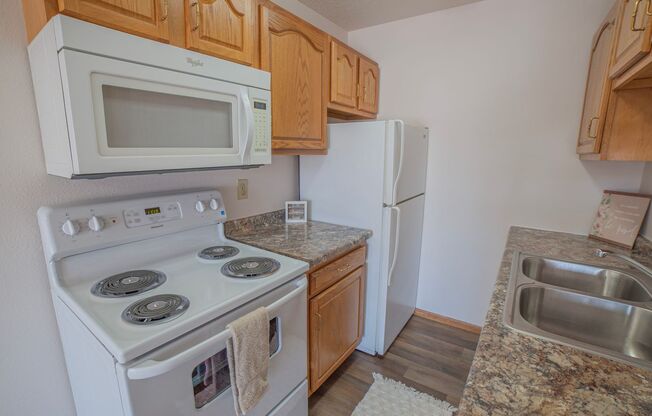 2 beds, 1 bath, 820 sqft, $795, Unit 320