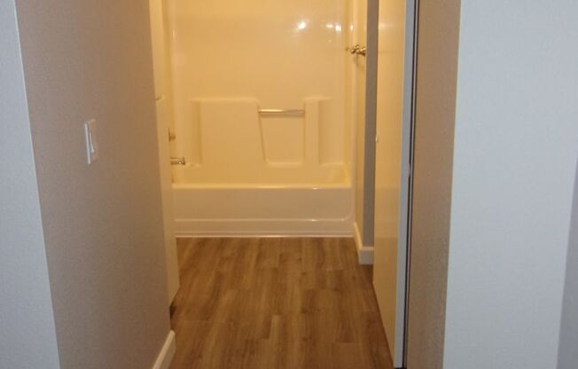 1 bed, 1 bath, 788 sqft, $1,675, Unit 43