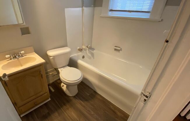 Studio, 1 bath, 550 sqft, $1,295, Unit 07