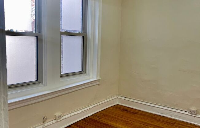 3 beds, 1 bath, 1,400 sqft, $1,595, Unit 207-A7