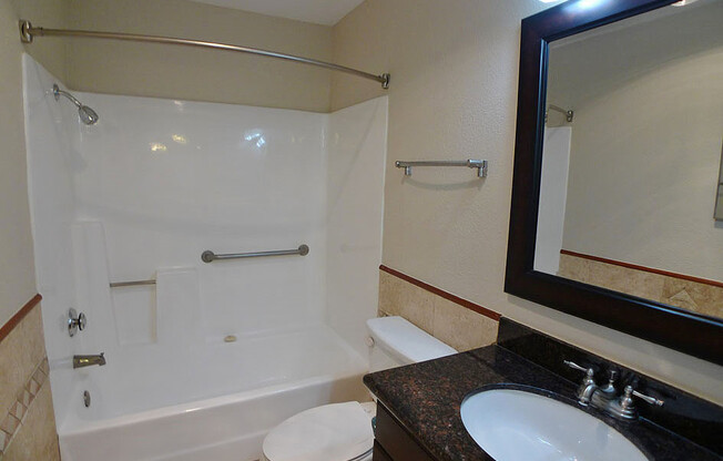 2 beds, 2 baths, 950 sqft, $2,795, Unit 215