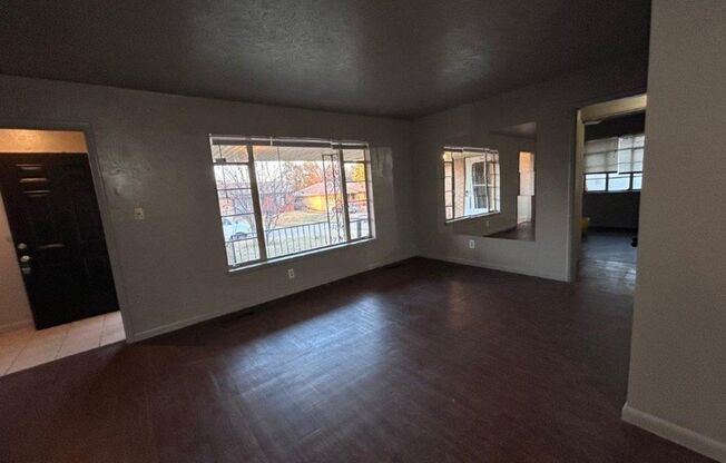 3 beds, 1 bath, $1,099