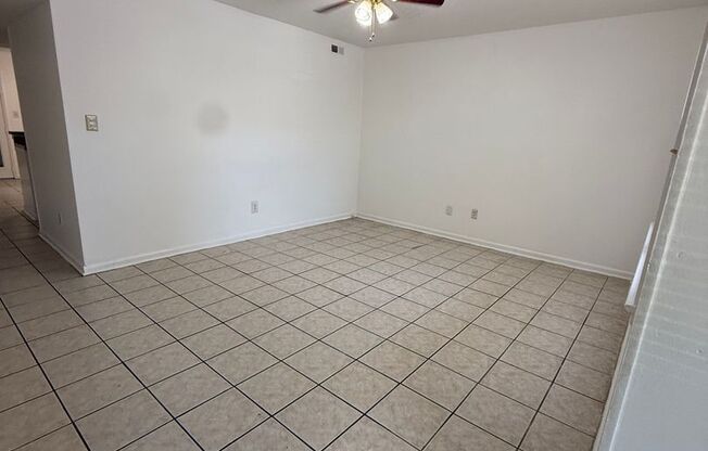 Delightful 3 Bedroom, 1.5 Bathroom Townhome Located in Newport News