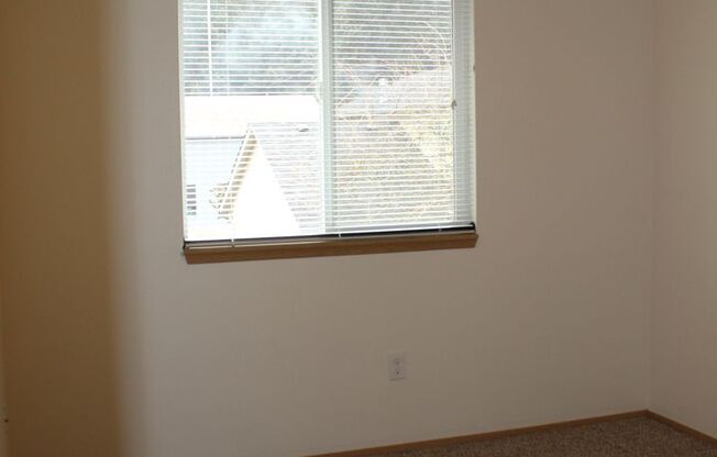 3 beds, 2.5 baths, $2,200