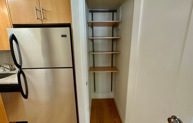 1 bed, 1 bath, 600 sqft, $3,100, Unit 0127