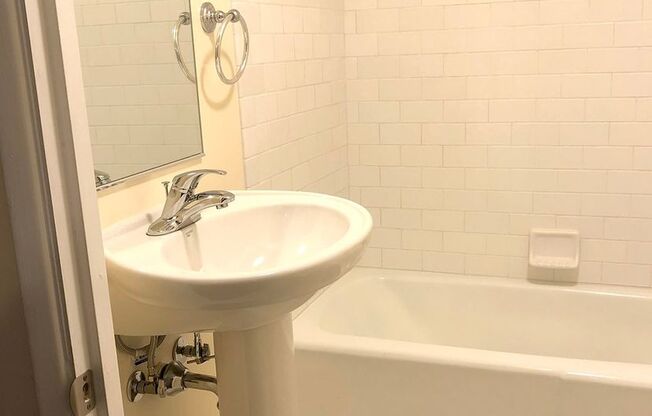 Studio, 1 bath, 395 sqft, $975, Unit 312