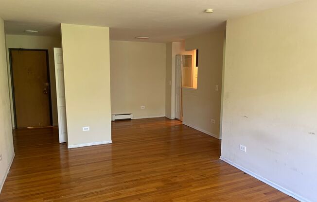 1055 W CATALPA