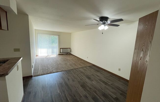 3 beds, 1 bath, 1,040 sqft, $1,695, Unit 3164-306