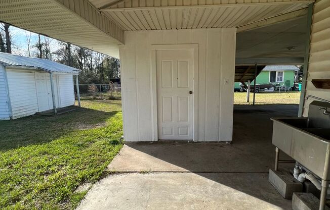 3 beds, 2 baths, $1,100