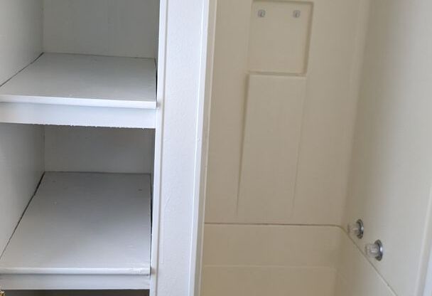 3 beds, 2 baths, 850 sqft, $1,295, Unit #3