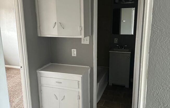 2 beds, 1 bath, 750 sqft, $970, Unit B09 1044 14