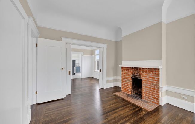 120 Webster Street (737r)