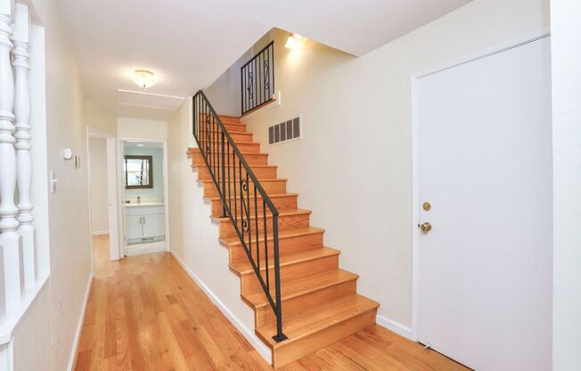 264 W Oakwood Blvd