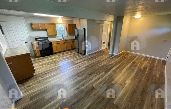 Cute as a button! Two blocks from WOU and Historical downtown Monmouth!