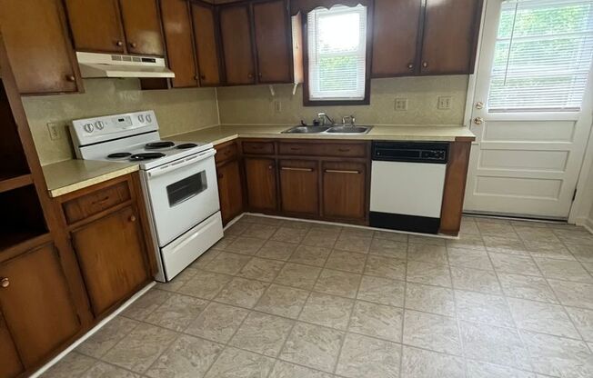 2 beds, 1 bath, 903 sqft, $1,170, Unit K-3